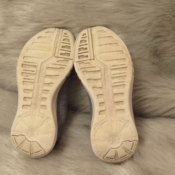 UNDER ARMOUR - Girls Moto Slip on grey runners - Picture 6 of 9